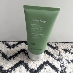 Innisfree hydrating cleansing foam with green tea